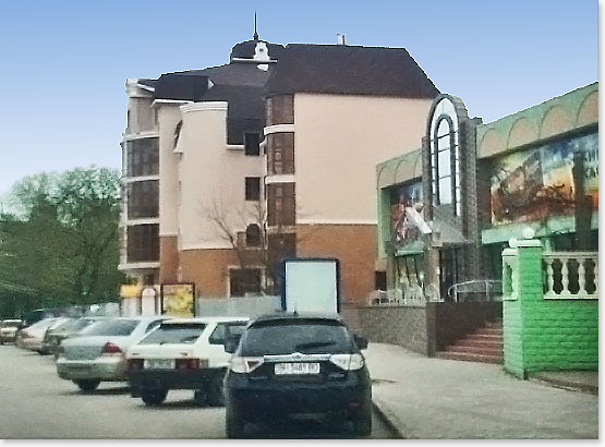 Гостиница в центре Евпатории рядом с набережной.