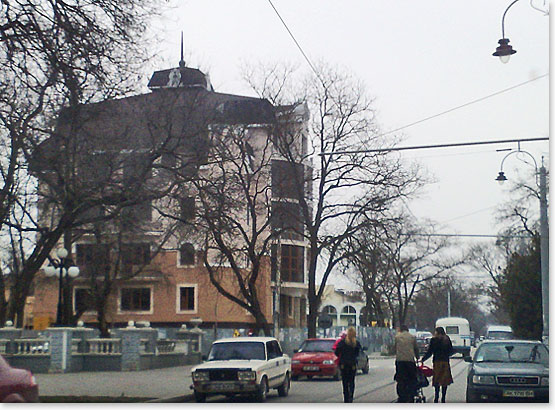 Гостиница в центре Евпатории рядом с набережной.